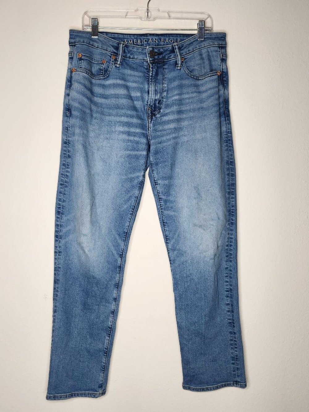 American Eagle Mens 32 x 30 Airflex+ Straight Medium Wash